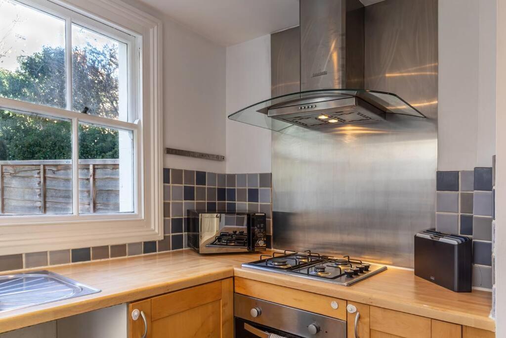 Victorian Flat Close To Station With Large Garden Apartman Brighton Kültér fotó